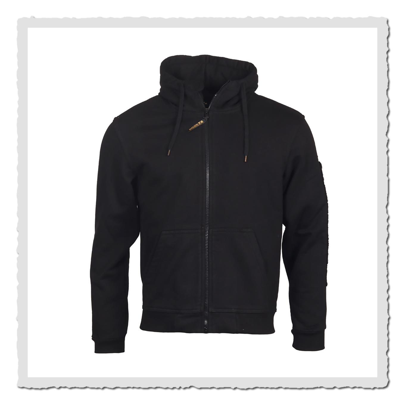 Produktfoto eines schwarzen Kapuzenhoodies von vorn, mittig freigestellt vor hellem Hintergrund.